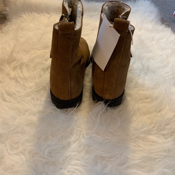 H&M brown suede fuzzy lined boots. - Picture 2 of 6